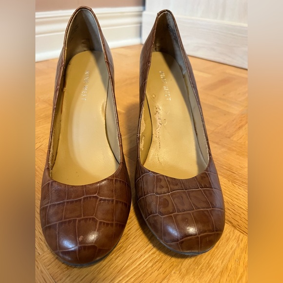 Nine West brown leather pumps, size 5.5 - Picture 4 of 7
